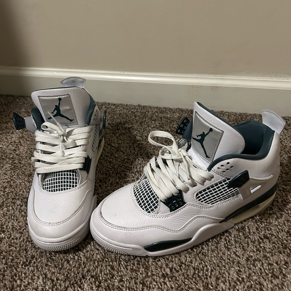Jordan 4 Mens 8 authentic shoes slightly used